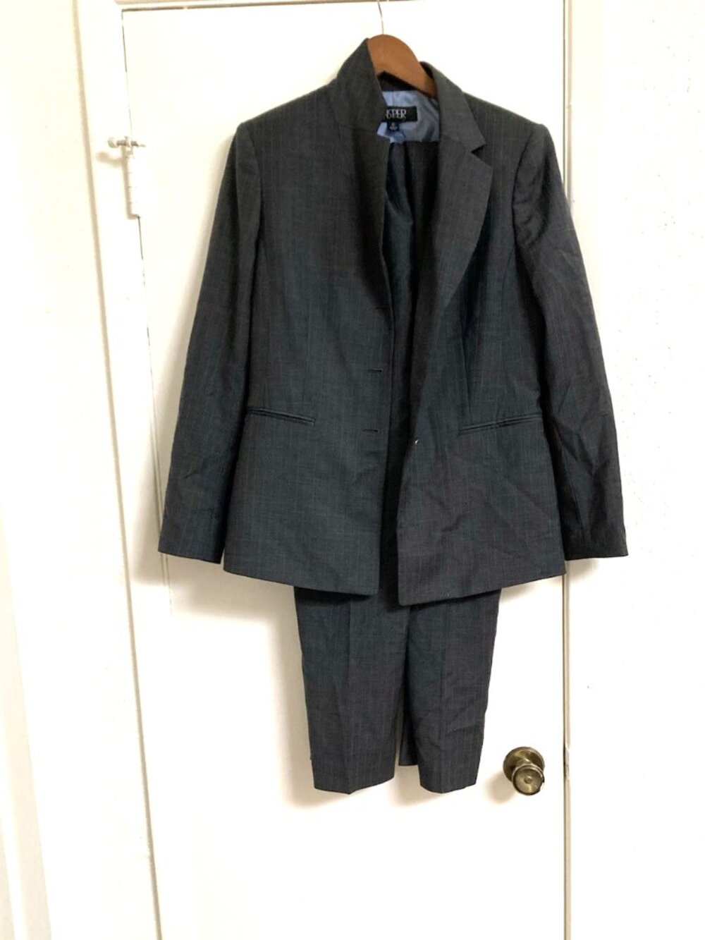Vintage Kasper Women's Size 10 Gray Pinstripe 2pc Pantsuit Notch Lapel Blazer